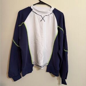 Aemi & CO Women’s Navy and White Contrast Stitch Crewneck Sweatshirt S